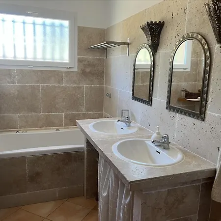 Tres Agreable Avec Piscine Balneo Et Vue * Propriano (Corsica)
